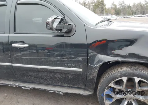 2010 Chevrolet Tahoe Ltz z USA, uszkodzony, nr VIN 1GNUKCE05AR111721